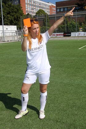 Esther Roling beim Benefiz Fussballspiel Kicken mit Herz zugunsten der Kinder Herzstation der Universitätsklinik Eppendorf am 4.09.2022 in Hamburg Kicken mit Herz 2022 Benefiz Fussballspiel in Hamburg