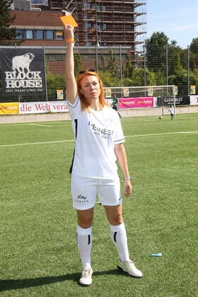 Esther Roling beim Benefiz Fussballspiel Kicken mit Herz zugunsten der Kinder Herzstation der Universitätsklinik Eppendorf am 4.09.2022 in Hamburg Kicken mit Herz 2022 Benefiz Fussballspiel in Hamburg