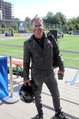 Patrick Bach beim Benefiz Fussballspiel Kicken mit Herz zugunsten der Kinder Herzstation der Universitätsklinik Eppendorf am 4.09.2022 in Hamburg Kicken mit Herz 2022 Benefiz Fussballspiel in Hamburg