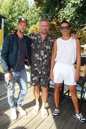 Ingo Pohlmann, Sasha und Jorge Gonzalez beim Benefiz Fussballspiel Kicken mit Herz zugunsten der Kinder Herzstation der Universitätsklinik Eppendorf am 4.09.2022 in Hamburg Kicken mit Herz 2022 Benefiz Fussballspiel in Hamburg