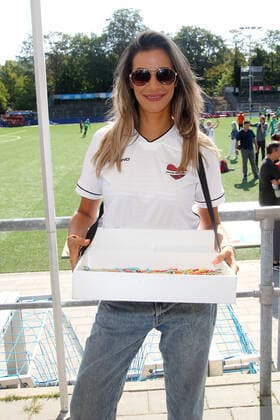 Yasmina Filali beim Benefiz Fussballspiel Kicken mit Herz zugunsten der Kinder Herzstation der Universitätsklinik Eppendorf am 4.09.2022 in Hamburg Kicken mit Herz 2022 Benefiz Fussballspiel in Hamburg
