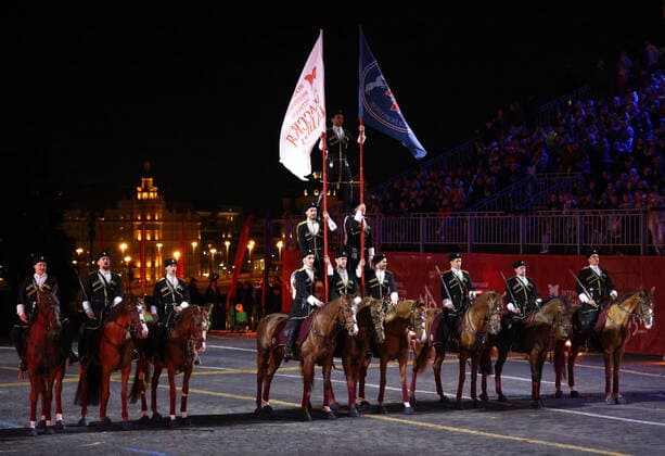 Russland, MilitÃ¤r-Musik-Festival in Moskau MOSCOW, RUSSIA â€“ SEPTEMBER 4, 2022: Members of the Cavalry Escort of the Presidential Regiment of the Moscow Kremlin Commandant s Service perform in Red Square at the closing ceremony of the 2022 Spasskaya Tower International Military Music Festival. Artyom Geodakyan TASS  TS14087F