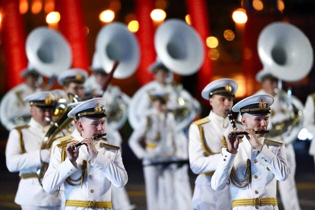 Russland, MilitÃ¤r-Musik-Festival in Moskau MOSCOW, RUSSIA â€“ SEPTEMBER 4, 2022: Members of Rimsky-Korsakov Central Band of Russia s Navy perform in Red Square at the closing ceremony of the 2022 Spasskaya Tower International Military Music Festival. Artyom Geodakyan TASS  TS140889