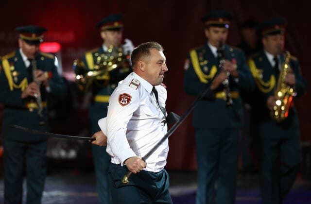 Russland, MilitÃ¤r-Musik-Festival in Moskau MOSCOW, RUSSIA â€“ SEPTEMBER 4, 2022: Members of the Band of the Russian National Guard Forces Chief Department for the Krasnodar Region perform in Red Square at the closing ceremony of the 2022 Spasskaya Tower International Military Music Festival. Artyom Geodakyan TASS  TS140891