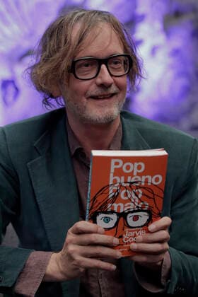 Jarvis Cocker präsentiert Buch in Mexiko Jarvis Cocker Presents Book In Mexico Jarvis Cocker, frontman of the iconic alternative band Pulp, holds a book during the presentation of his new book Good Pop, Bad Pop , at the Mexico City Museum, which recounts through the memories of the British musician, while making an inventory of everything he has collected throughout his life, among old clothes, cassettes, a watch, broken glasses, and other objects, which narrates the key memories that the objects trigger or inspire him. Mexico City Mexico City Mexico Copyright: xGerardoxVieyrax originalFilename: vieyra-notitle220904_np18r.jpg