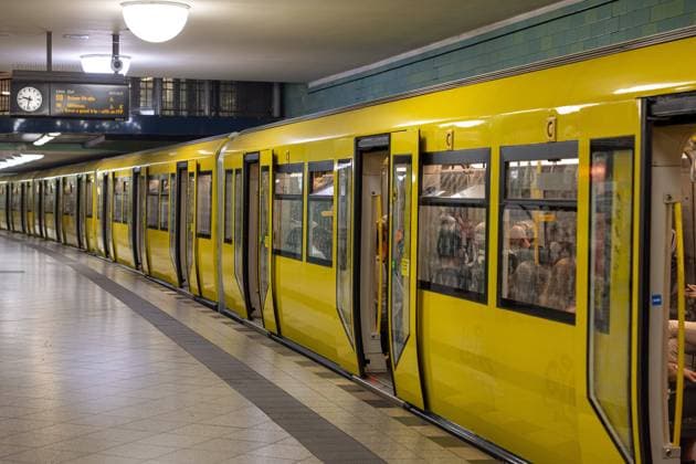 Redaktionell, U-Bahn-Zug in Berlin im August 2022. Redaktionell, U-Bahn-Zug in Berlin im August 2022 mit offenen Türen. *** Editorial, U Bahn train in Berlin in August 2022 Editorial, U Bahn train in Berlin in August 2022 with open doors Copyright: xBEAUTIFULxSPORTS KJPetersx