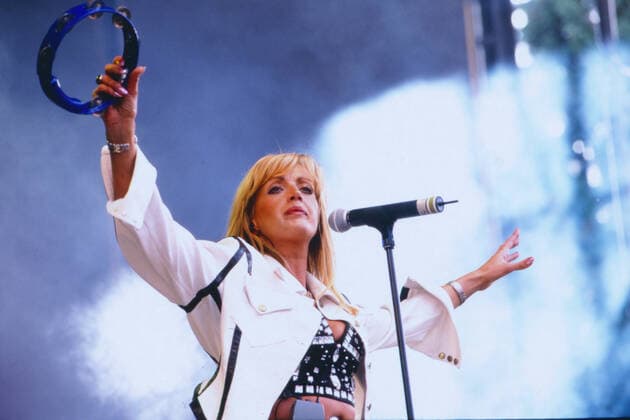 MIDDLE OF THE ROAD Middle of the Road, schottische Pop Band mit Leadsängerin Sally Carr, hier bei einem Auftritt in Deutschland, 1999. Pop Band Middle of the Road from Scotland with Lead singer Sally Carr, performance in Germany, 1999., Deutschland Copyright: kpa UnitedArchives55024081 EDITORIAL USE ONLY