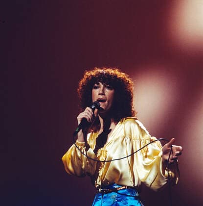 KIKI DEE Kiki Dee, eigentlich Pauline Matthews, britische Soul Sängerin, hier bei einem Auftritt in Deutschland, 1979. Kiki Dee, real name Pauline Matthews, British soul singer and songwriter, performance in Germany, 1979., Deutschland Copyright: kpa UnitedArchives55024167 EDITORIAL USE ONLY