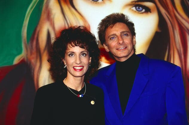 ANNA MARIA KAUFMANN, BARRY MANILOW Anna Maria Kaufmann, kanadische Sopranistin und Barry Manilow, amerikanischer Pop Sänger und Musiker, gemeinsamer ARD Auftritt: Die Goldene 1, Deutschland, 1994. Anna Maria Kaufmann, Canadian Opera singer and Barry Manilow, American Pop musician, singing together in TV music programm: Goldene 1, Germany, 1994., Deutschland Copyright: kpa UnitedArchives55024193 EDITORIAL USE ONLY