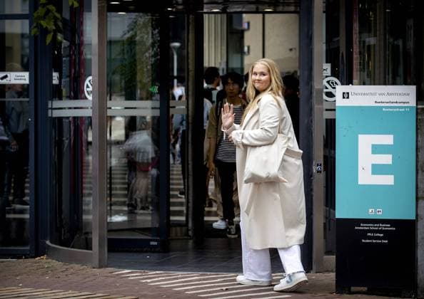 Entertainment Themen der Woche KW36 Entertainment Bilder des Tages 2022-09-05 16:59:46 AMSTERDAM - Princess Amalia arrives at a branch of the University of Amsterdam on Roetersstraat to herald the start of her studies in the presence of the press. Amalia will follow a bachelor s degree in Politics, Psychology, Law and Economics (PPLE) at the UvA. ANP KOEN VAN WEEL netherlands out - belgium out *** 2022 09 05 16 59 46 AMSTERDAM Princess Amalia arrives at a branch of the University of Amsterdam on Roetersstraat to herald the start of her studies in the presence of the press Amalia will follow a bachelor s degree in Politics, Psychology, Law and Economics PPLE at the UvA ANP KOEN VAN WEEL netherlands out belgium out  Copyright: xx x454116374x originalFilename: 454116374.jpg