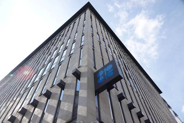 News Themen der Woche KW36 News Bilder des Tages (220906) -- VIENNA, Sept. 6, 2022 -- Photo taken on Sept. 5, 2022 shows the headquarters of the Organization of the Petroleum Exporting Countries (OPEC) in Vienna, Austria. OPEC and its allies, a group known as OPEC+, on Monday announced a small production cut for October to bolster oil prices that have recently slid over recession fears. The oil alliance decided to cut production by 100,000 barrels per day (bpd) in October from its September level, according to an OPEC statement released after the 32nd OPEC and non-OPEC Ministerial Meeting. (Photo by Wang Zhou Xinhua) AUSTRIA-VIENNA-OPEC-PRODUCTION CUT LiuxXinyu 