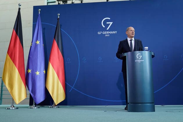 Empfang der Preistraeger des 57. Bundeswettbewerbs Jugend forscht durch den Bundeskanzler und die Bundesbildungsministerin Aktuell, 06.09.2022, Berlin, Bundeskanzler Olaf Scholz im Portrait bei seiner Ansprache zum Empfang der Preistraegerinnen und Preistraeger fuer den 57. Bundeswettbewerb Jugend forscht im Bundeskanzleramt Berlin Berlin Deutschland