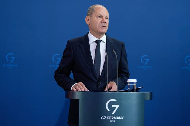 Empfang der Preistraeger des 57. Bundeswettbewerbs Jugend forscht durch den Bundeskanzler und die Bundesbildungsministerin Aktuell, 06.09.2022, Berlin, Bundeskanzler Olaf Scholz im Portrait bei seiner Ansprache zum Empfang der Preistraegerinnen und Preistraeger fuer den 57. Bundeswettbewerb Jugend forscht im Bundeskanzleramt Berlin Berlin Deutschland