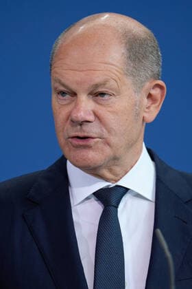 Empfang der Preistraeger des 57. Bundeswettbewerbs Jugend forscht durch den Bundeskanzler und die Bundesbildungsministerin Aktuell, 06.09.2022, Berlin, Bundeskanzler Olaf Scholz im Portrait bei seiner Ansprache zum Empfang der Preistraegerinnen und Preistraeger fuer den 57. Bundeswettbewerb Jugend forscht im Bundeskanzleramt Berlin Berlin Deutschland