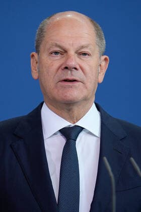 Empfang der Preistraeger des 57. Bundeswettbewerbs Jugend forscht durch den Bundeskanzler und die Bundesbildungsministerin Aktuell, 06.09.2022, Berlin, Bundeskanzler Olaf Scholz im Portrait bei seiner Ansprache zum Empfang der Preistraegerinnen und Preistraeger fuer den 57. Bundeswettbewerb Jugend forscht im Bundeskanzleramt Berlin Berlin Deutschland