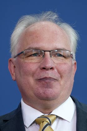 Empfang der Preistraeger des 57. Bundeswettbewerbs Jugend forscht durch den Bundeskanzler und die Bundesbildungsministerin Aktuell, 06.09.2022, Berlin, Dr. Sven Baszio, Geschaeftsfuehrer der Stiftung Jugend forscht e.V. im Portrait bei seinen Grussworten im Rahmen des Empfang der Preistraegerinnen und Preistraeger fuer den 57. Bundeswettbewerb Jugend forscht im Bundeskanzleramt Berlin Berlin Deutschland