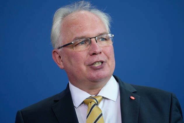 Empfang der Preistraeger des 57. Bundeswettbewerbs Jugend forscht durch den Bundeskanzler und die Bundesbildungsministerin Aktuell, 06.09.2022, Berlin, Dr. Sven Baszio, Geschaeftsfuehrer der Stiftung Jugend forscht e.V. im Portrait bei seinen Grussworten im Rahmen des Empfang der Preistraegerinnen und Preistraeger fuer den 57. Bundeswettbewerb Jugend forscht im Bundeskanzleramt Berlin Berlin Deutschland