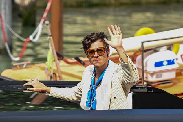 Harry Styles is seen during the 79th Venice International Film Festival on September 05, 2022 in Venice, Italy  Copyright: xStefanosxKyriazisx xipa-agency.nx xLivexMediax