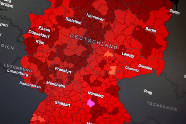 Dashboard des RKI, die 7-Tage-Inzidenz liegt nun bei 217,2 7-Tage-Inzidenz, Dashboard des RKI auf einem Monitor am 07.09.2022 in Siegen Deutschland.