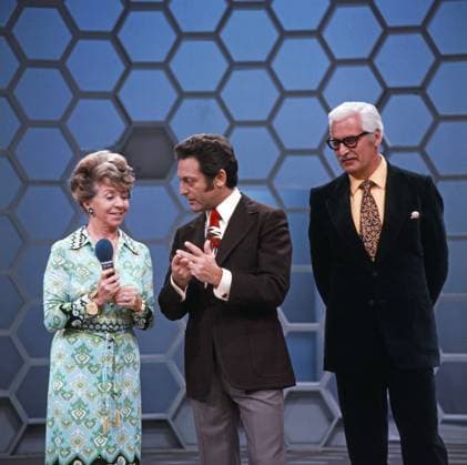 Dalli Dalli Dalli Dalli, Spielshow, Deutschland 1971 - 1986, Sendung vom 4. November 1971, Moderator Hans Rosenthal zwischen Inge Meysel und Friedrich Schönfelder von der Mannschaft Theater ., Deutschland Copyright: ArthurxGrimm UnitedArchives82008148 EDITORIAL USE ONLY