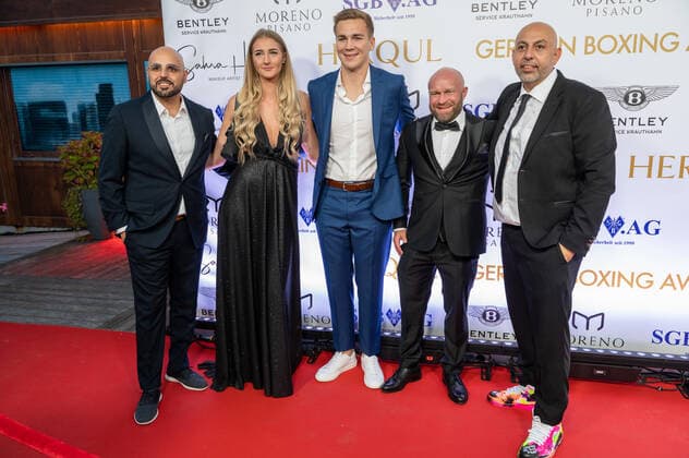 20220904 HERQUL GERMAN BOXING AWARDS BERLIN, GERMANY - SEPTEMBER 4 2022 : GAREN MEHRABIAN, Antonia Rauch, Tim Vössing, Sebastian Tlatlik, Ramin Seyed at - HERQUL GERMAN BOXING AWARDS on September 4, 2022 in Berlin, . Berlin Berlin Germany