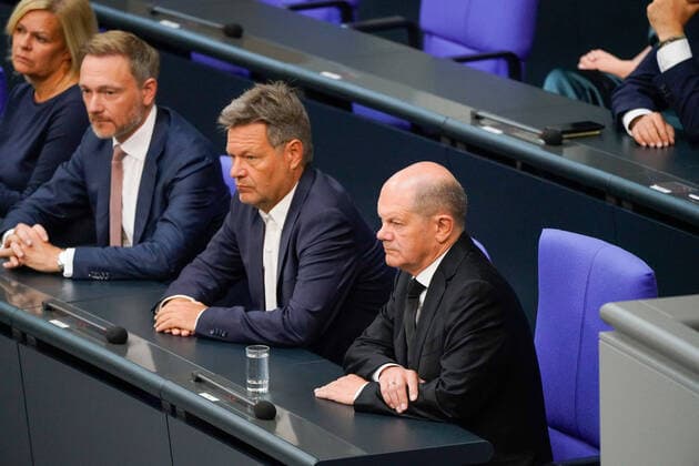 Berlin, Deutschland 7. September 2022: 50. Sitzung des Deutschen Bundestags - 2022 Im Bild: v.li.: Nancy Faeser Bundesministerin des Innern und für Heimat (SPD), Bundesfinanzminister Christian Lindner (FDP), Dr. Robert Habeck, Bundesminister für Wirtschaft und Klimaschutz (B 90 Die Grünen), Bundeskanzler Olaf Scholz (SPD) Deutscher Bundestag Berlin *** Berlin, Germany 7 September 2022 50 Session of the German Bundestag 2022 In the picture f li Nancy Faeser Federal Minister of the Interior and for Home Affairs SPD , Federal Minister of Finance Christian Lindner FDP , Dr Robert Habeck, Federal Minister for Economic Affairs and Climate Protection B 90 Die Grünen , Chancellor Olaf Scholz SPD German Bundestag Berlin Copyright: xFotostandx xReuhlx