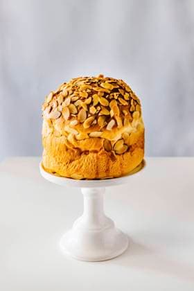 Vanilla Brioche with almond cake Vanilla Brioche with almond cake Copyright: xAllaxMachuttx AM030521-7