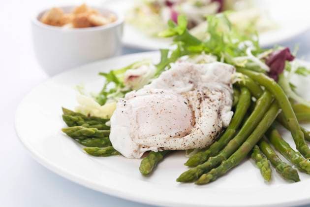 Breakfast with asparagus and egg Copyright: xLisovskayaxNataliax xThexPicturexPantryx asparagus-eggs_011