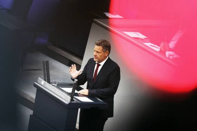 News Themen der Woche KW36 News Bilder des Tages Bundeswirtschaftsminister Robert Habeck waehrend der 51. Sitzung im Bundestag am 8. September 2022. Plenarsitzung im Bundestag *** Federal Minister of Economics Robert Habeck during the 51 session in the Bundestag on 8 September 2022 Plenary session in the Bundestag