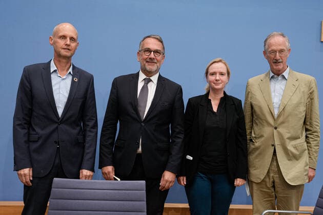 News Themen der Woche KW36 News Bilder des Tages Bundespressekonferenz, Forderung eines Sofortprogramms gegen den Hunger Aktuell,08.09.2022,Berlin,Prof. Dr. Hermann Lotze-Campen,Dr. Martin Frick, gemeinsam mitDr. Felix Prinz zu Loewenstein und Prof. Dr. Dr. Anja Bosy-Westphal in der Bundespressekonferenz zum Thema Forderung eines Sofortprogramms gegen den Hunger und einer neuen Ernaehrungs- und Agrarpolitik Berlin Berlin Deutschland *** Federal Press Conference, Demand for an immediate program against hunger Aktuell,08 09 2022,Berlin,Prof Dr Hermann Lotze Campen,Dr Martin Frick, together withDr Felix Prinz zu Loewenstein and Prof Dr Dr Anja Bosy Westphal at the Federal Press Conference on the topic Demand for an immediate program against hunger and a new food and agricultural policy Ber