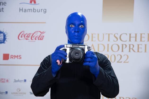Entertainment Bilder des Tages Blue Man Group, Roter Teppich, Red Carpet Show, Ankunft, arrival, Verleihung des Deutschen Radiopreises 2022 in Hamburg am 08.09.2022,