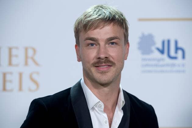 Albrecht SCHUCH, Schauspieler, Roter Teppich, Red Carpet Show, Ankunft, arrival, Verleihung des Deutschen Radiopreises 2022 in Hamburg am 08.09.2022,