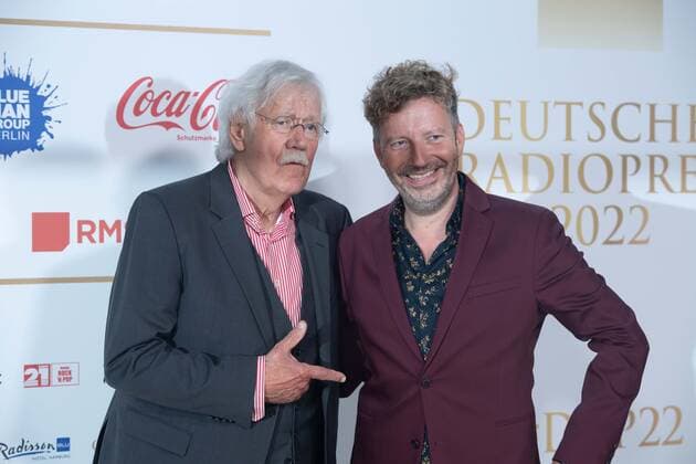 Carlo von TIEDEMANN, Moderator, Thorsten SCHORN, Moderator, Roter Teppich, Red Carpet Show, Ankunft, arrival, Verleihung des Deutschen Radiopreises 2022 in Hamburg am 08.09.2022,
