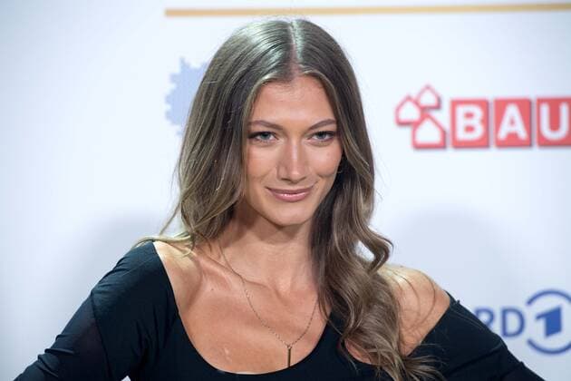 LEONY, Saengerin, Roter Teppich, Red Carpet Show, Ankunft, arrival, Verleihung des Deutschen Radiopreises 2022 in Hamburg am 08.09.2022,