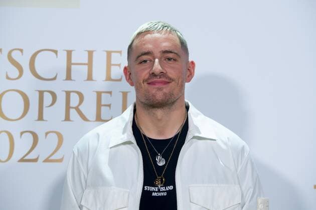 Dermot KENNEDY, Saenger, Roter Teppich, Red Carpet Show, Ankunft, arrival, Verleihung des Deutschen Radiopreises 2022 in Hamburg am 08.09.2022,