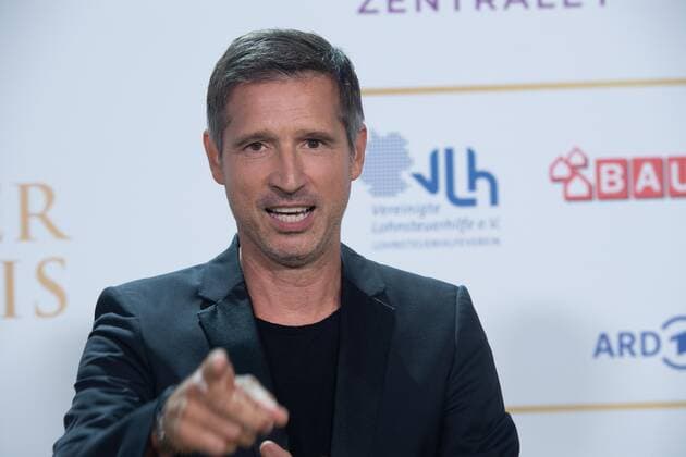 Andreas TUERCK, Moderator Roter Teppich, Red Carpet Show, Ankunft, arrival, Verleihung des Deutschen Radiopreises 2022 in Hamburg am 08.09.2022,