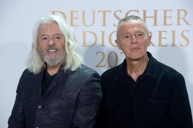 Roland ORZABAL und Curt SMITH, TEARS FOR FEARS, Musikgruppe, Roter Teppich, Red Carpet Show, Ankunft, arrival, Verleihung des Deutschen Radiopreises 2022 in Hamburg am 08.09.2022,
