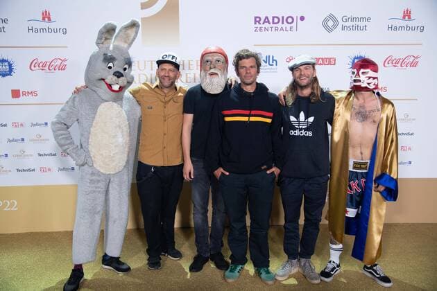 Sportfreunde STILLER, Band, ;Musikgruppe, Roter Teppich, Red Carpet Show, Ankunft, arrival, Verleihung des Deutschen Radiopreises 2022 in Hamburg am 08.09.2022,