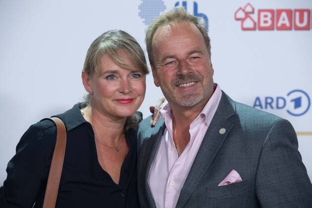Till DEMTROEDER, Schauspieler, mit Stefanie MILLAT, Roter Teppich, Red Carpet Show, Ankunft, arrival, Verleihung des Deutschen Radiopreises 2022 in Hamburg am 08.09.2022,