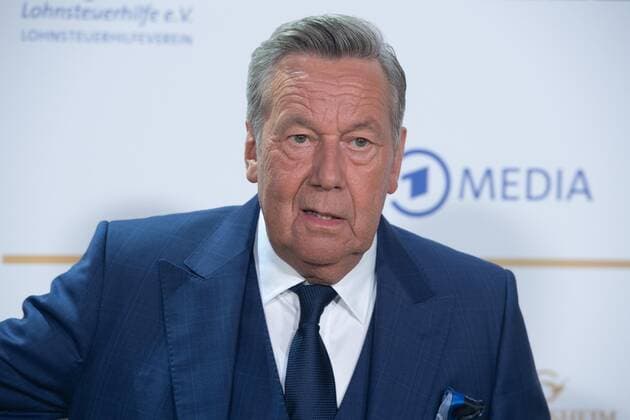 Roland KAISER, Musiker, Saenger, Roter Teppich, Red Carpet Show, Ankunft, arrival, Verleihung des Deutschen Radiopreises 2022 in Hamburg am 08.09.2022,
