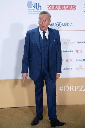 Roland KAISER, Musiker, Saenger, Roter Teppich, Red Carpet Show, Ankunft, arrival, Verleihung des Deutschen Radiopreises 2022 in Hamburg am 08.09.2022,
