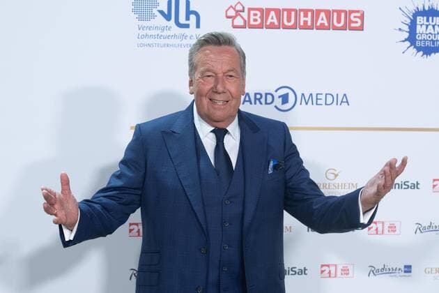 Roland KAISER, Musiker, Saenger, Roter Teppich, Red Carpet Show, Ankunft, arrival, Verleihung des Deutschen Radiopreises 2022 in Hamburg am 08.09.2022,