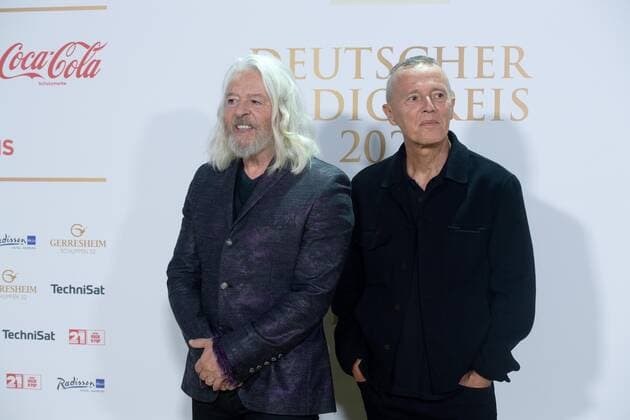 Roland ORZABAL und Curt SMITH, TEARS FOR FEARS, Musikgruppe, Roter Teppich, Red Carpet Show, Ankunft, arrival, Verleihung des Deutschen Radiopreises 2022 in Hamburg am 08.09.2022,
