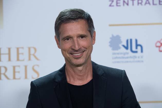 Andreas TUERCK, Moderator Roter Teppich, Red Carpet Show, Ankunft, arrival, Verleihung des Deutschen Radiopreises 2022 in Hamburg am 08.09.2022,