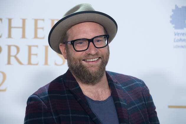 Gregor MEYLE, Saenger, Musiker, Roter Teppich, Red Carpet Show, Ankunft, arrival, Verleihung des Deutschen Radiopreises 2022 in Hamburg am 08.09.2022,
