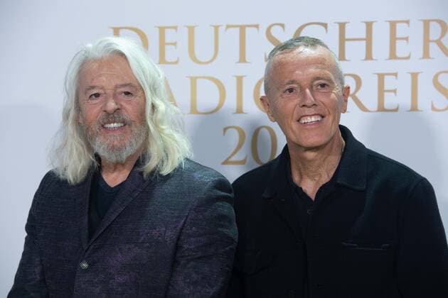 Roland ORZABAL und Curt SMITH, TEARS FOR FEARS, Musikgruppe, Roter Teppich, Red Carpet Show, Ankunft, arrival, Verleihung des Deutschen Radiopreises 2022 in Hamburg am 08.09.2022,