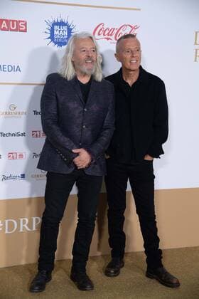 Roland ORZABAL und Curt SMITH, TEARS FOR FEARS, Musikgruppe, Roter Teppich, Red Carpet Show, Ankunft, arrival, Verleihung des Deutschen Radiopreises 2022 in Hamburg am 08.09.2022,