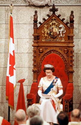 October 18, 1977, Ottawa, ON, Canada: Queen Elizabeth II reads the Throne Speech in the Senate Chambers on Oct. 18, 1977, officially opening the session of Parliament in Ottawa. (THE CANADIAN PRESS) Ottawa Canada  - ZUMAc35_ 19771018_zaf_c35_011 Copyright: xThexCanadianxPressx