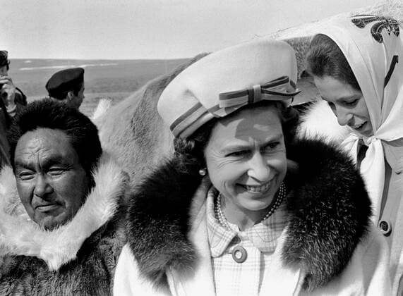 July 6, 1970, RESOLUTE BAY, NT, Canada: Queen Elizabeth II and Princess Anne are shown with Thomasina Emoralik during a visit to an Inuit settlement near Resolute Bay on Cornwallis Island in present-day Nunavut, July 6, 1970. RESOLUTE BAY Canada  - ZUMAc35_ 19700706_zaf_c35_001 Copyright: xStanxMulcahyx