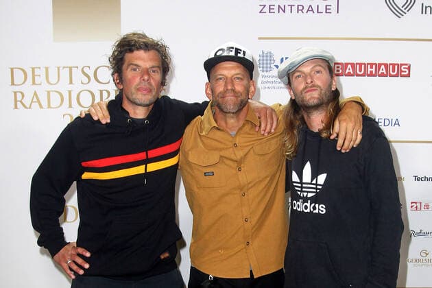 Die Gruppe Sportfreunde Stiller mit Peter Brugger, Florian Weber und Ruediger Linhof bei der Verleihung Deutscher Radiopreis am 8.09.2022 in Hamburg Deutscher Radiopreis 2022 Verleihung in Hamburg